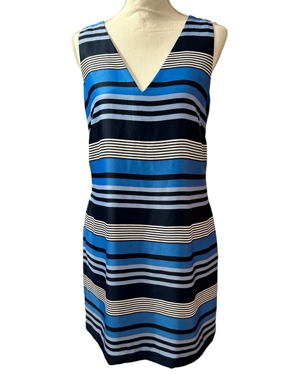 Banana Republic Dresses & Skirts - Banana Republic Chic Sleeveless Dress